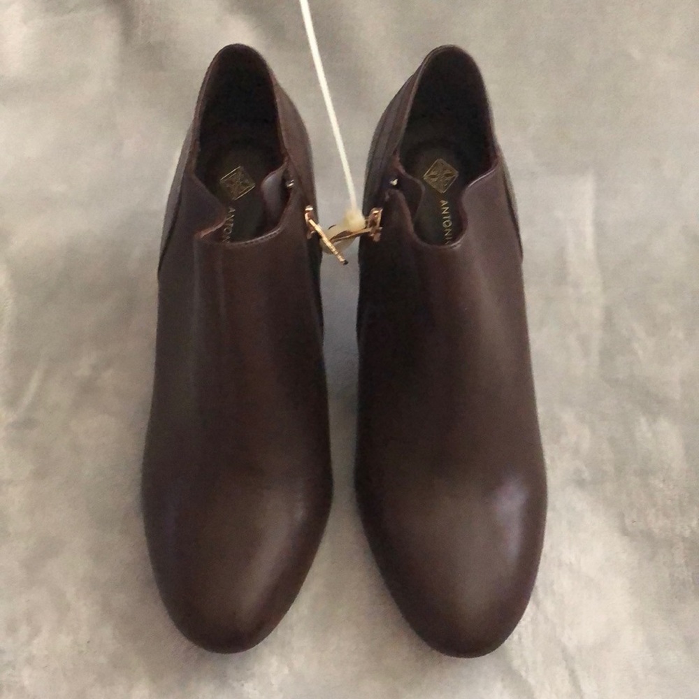 Size 8.5 Dark Brown Short/Ankle Booties